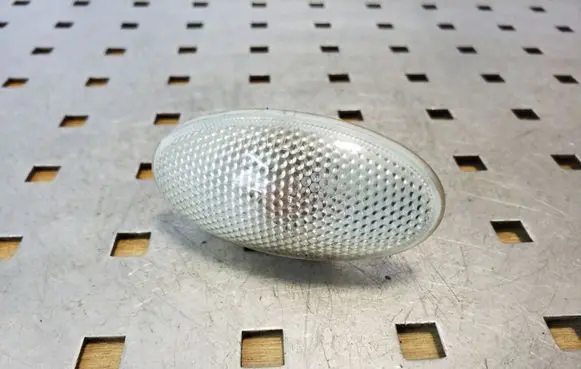 Front fender indicator light
