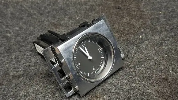 Volkswagen PASSAT B7 Clock 3AA919204A