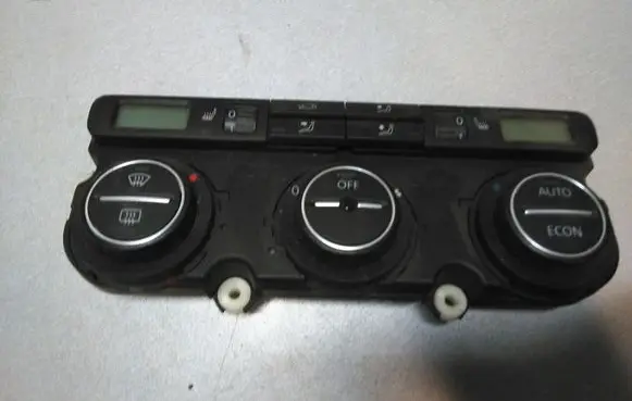 Volkswagen PASSAT B6 Climate control unit 74677512