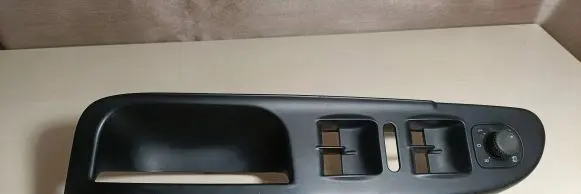 Volkswagen PASSAT B6 Front door window switch trim 3C1867171B
