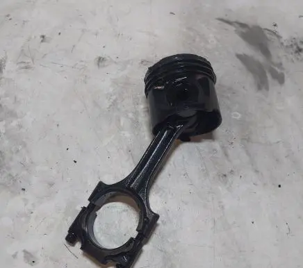 Volvo V70 Piston with connecting rod