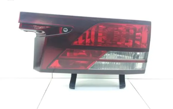 Toyota Previa (XR30, XR40) II Tailgate rear/tail lights E138742