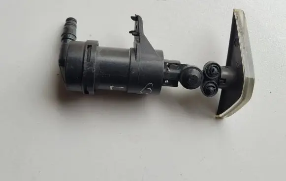 Cadillac CTS Headlight washer spray nozzle