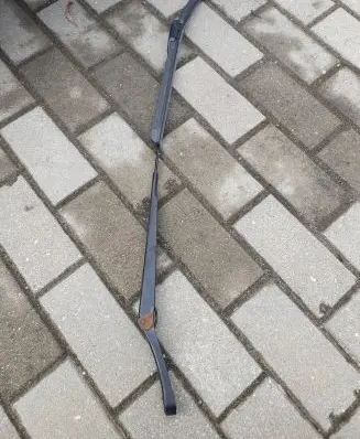 Volkswagen PASSAT B6 Front wiper blade arm 3C1955410B