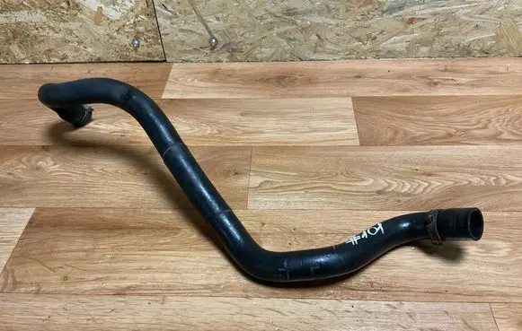 Engine coolant pipe/hose