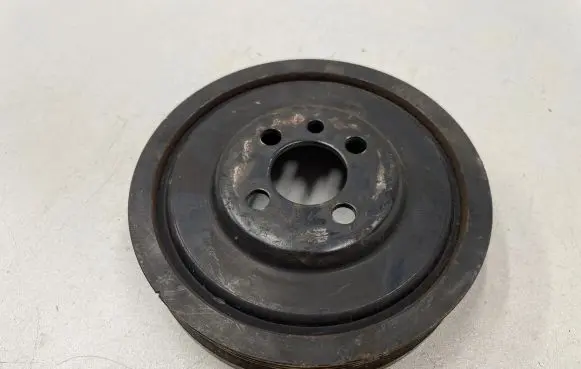 Volkswagen Caddy Crankshaft pulley 03g105243