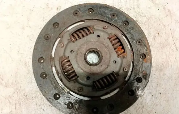 Volkswagen Golf V Clutch pressure plate 03c141031