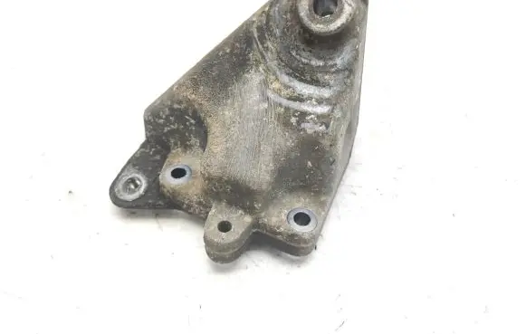 Mercedes-Benz CLS C219 Engine mounting bracket A2722231704