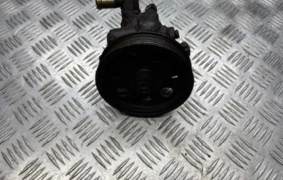 Ford Focus Power steering pump XS4E3A733AC