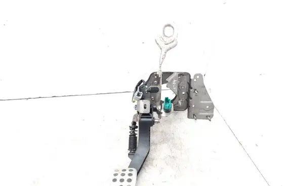 Peugeot 307 CC Clutch pedal 