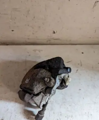 Volkswagen PASSAT CC Front brake caliper