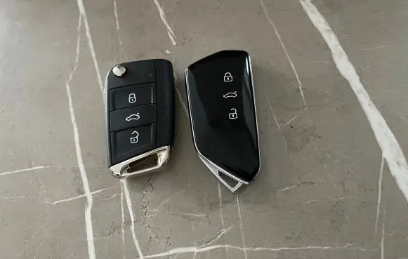 Volkswagen Golf VII Ignition key/card 