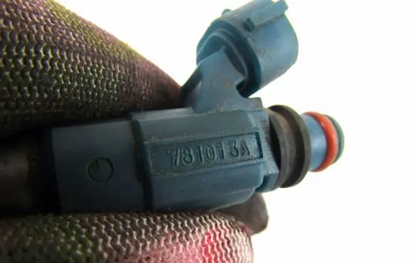 Mazda Premacy Fuel injector 781013A