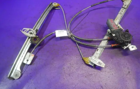 Citroen Xsara Picasso Front door window regulator with motor 
