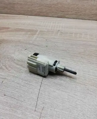 Audi A4 S4 B7 8E 8H Brake pedal sensor switch 8E0927189B 19322005