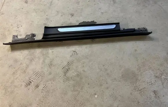 Mini One - Cooper F56 F55 Sill 7300818 51777300818
