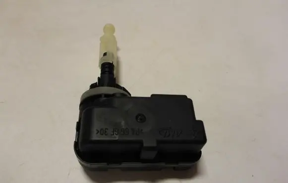 Volkswagen Polo VI Headlight level adjustment motor 