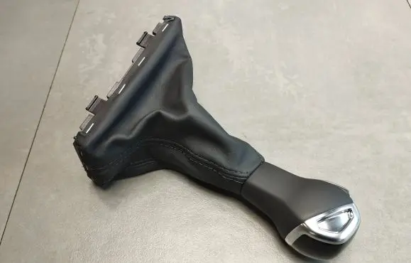 Audi Q3 F3 Gear shifter/selector 83C713139B