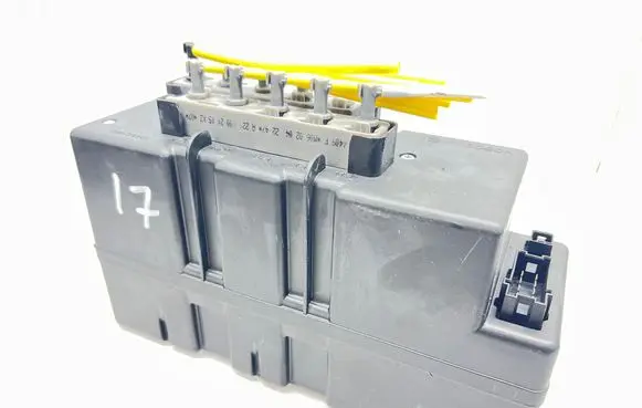Mercedes-Benz S W220 Central locking vacuum pump 2208001148