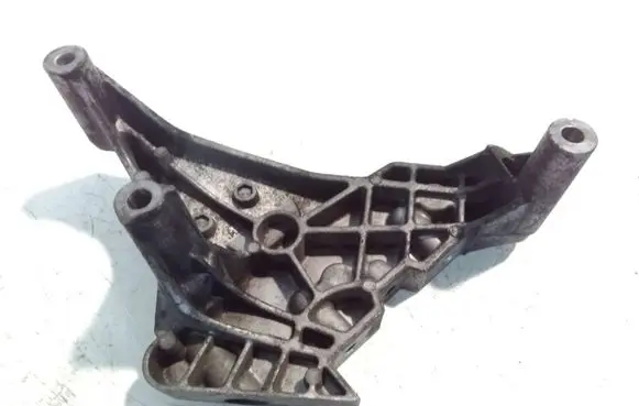 Volkswagen PASSAT B6 Engine mounting bracket 03G199207F