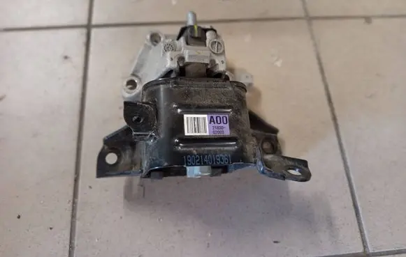 Engine mount bracket