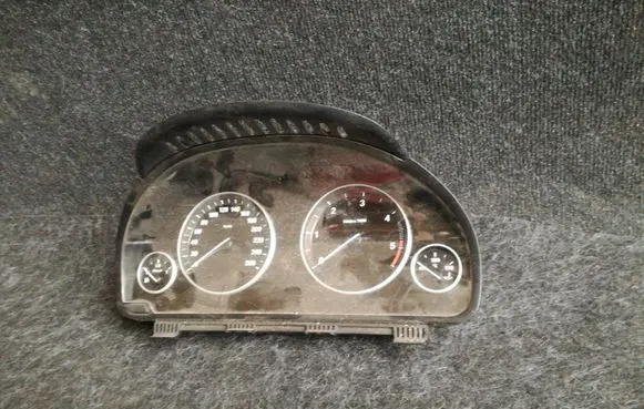 BMW 5 F10 F11 Speedometer (instrument cluster) 924934501