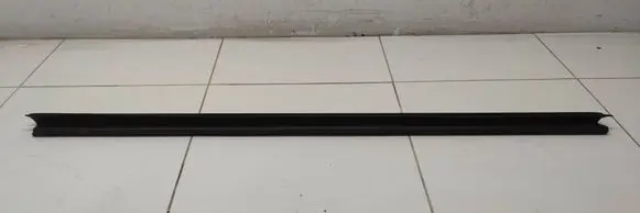 Peugeot 5008 II Rubber seal front door window/glass 9811247180