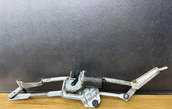Volvo XC90 Front wiper linkage and motor 474093