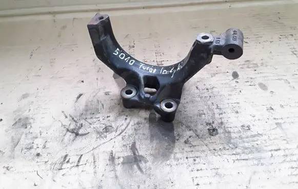 Volkswagen Golf VII EGR valve cooler bracket 04L425