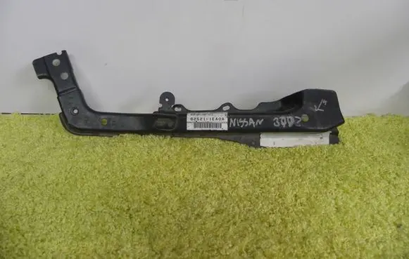Nissan 370Z Radiator mount bracket 62521-1ea0a