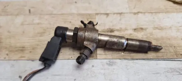 Fuel injector