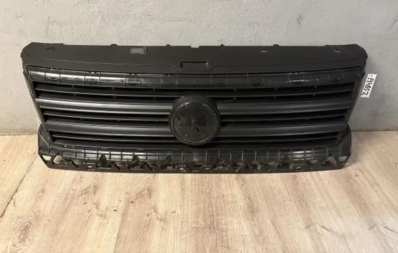 Volkswagen Crafter Front bumper upper radiator grill 7C0853653J