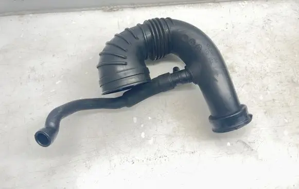 Mercedes-Benz C W203 Turbo air intake inlet pipe/hose A6460940297
