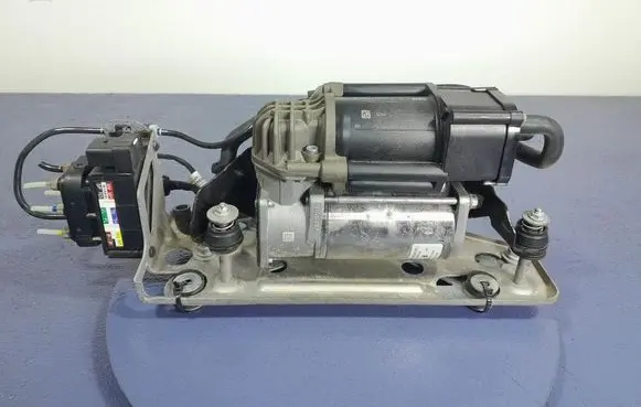 Mercedes-Benz AMG GT R190 C190 Air conditioning (A/C) compressor (pump) A2133202701