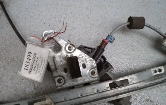 Peugeot 206 CC Front door window regulator with motor