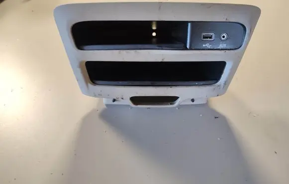 Chrysler Pacifica Glove box central console 6EM051D2AE 378022258 3976511