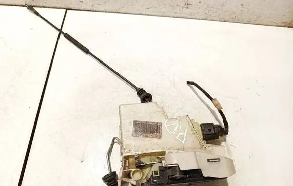 Volkswagen Polo IV 9N3 Front door lock 3b1837016cc