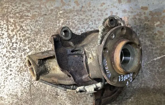 Front wheel hub