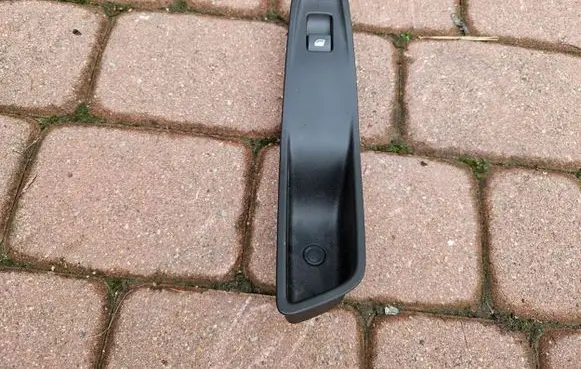 Opel Grandland X Electric window control switch YP00037677