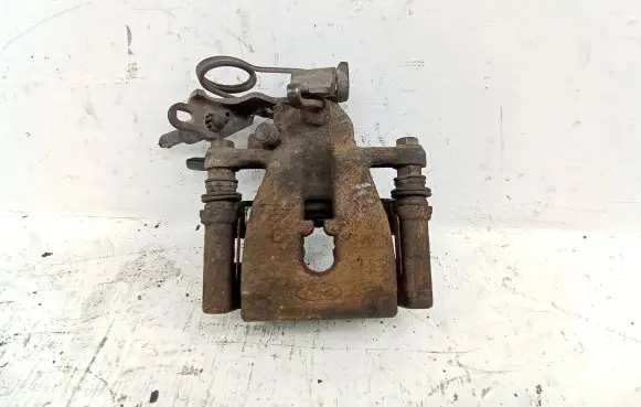 Ford Kuga I Rear brake caliper