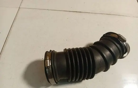 Chrysler Sebring (JS) Air intake hose/pipe