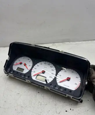 Volkswagen PASSAT B4 Speedometer (instrument cluster) 53923262