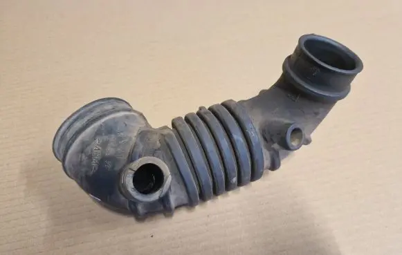 Mitsubishi L200 Turbo air intake inlet pipe/hose 1505A237