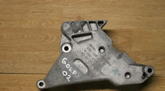 Volkswagen Golf V Engine mounting bracket 03G199207F