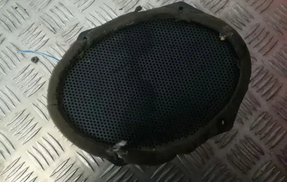Chrysler PT Cruiser Front door speaker 