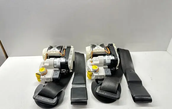 Volkswagen Touareg II Front seatbelt 7P0857706D 7P0857705D