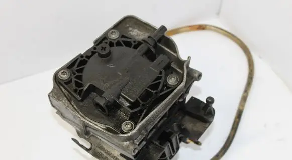 Citroen DS5 Fuel filter housing 9813802280