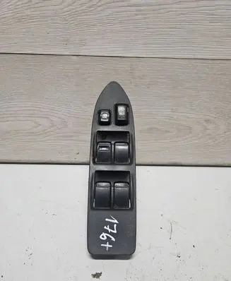 Mitsubishi Pajero Electric window control switch 8608A110 C8DD616M