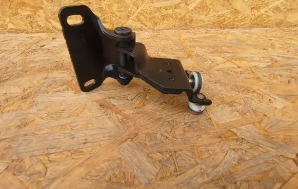 Volkswagen Caddy Sliding door lower roller guide/hinge 2K7843304B 277017