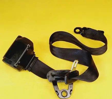 Rear seatbelt